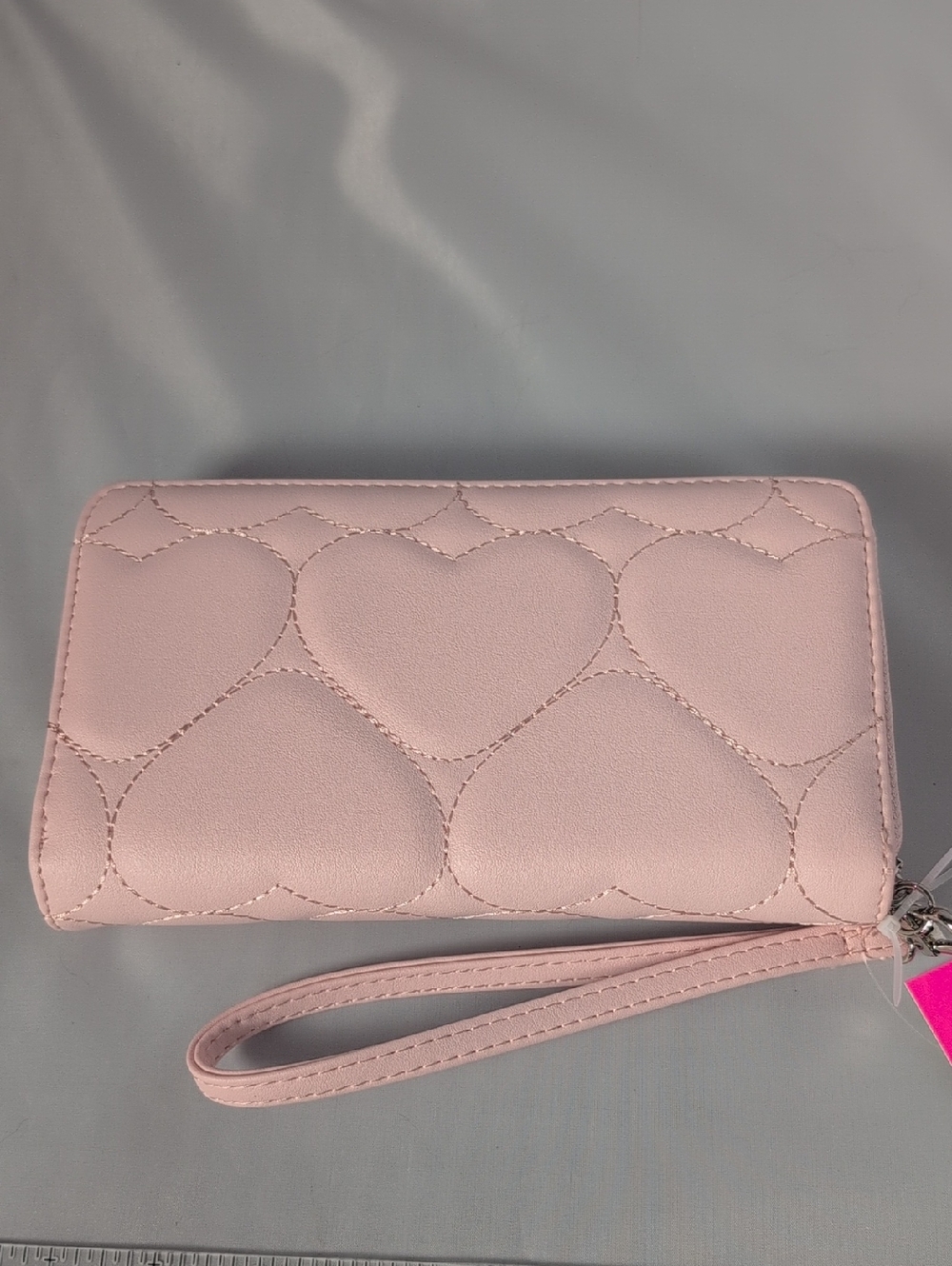 Betsey Johnson Blush Pink Puffed Hearts Wallet Wristlet - Picture 6 of 9
